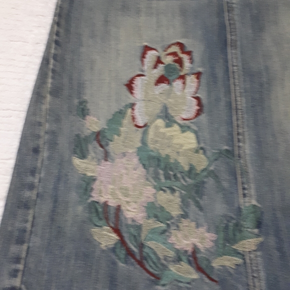 Armor Jean's Skirt With Floral Design - Picture 6 of 6